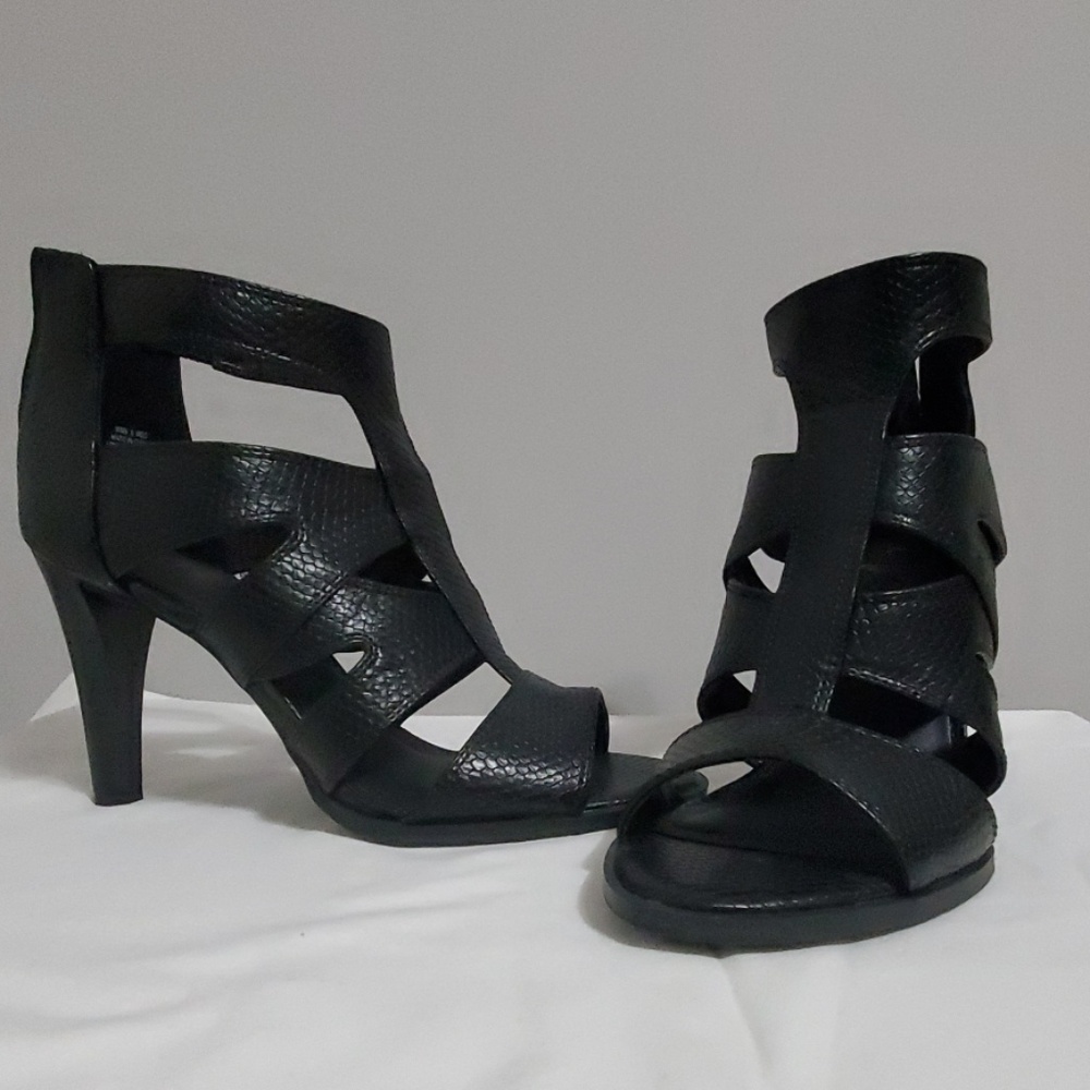 Simply Vera Black heels